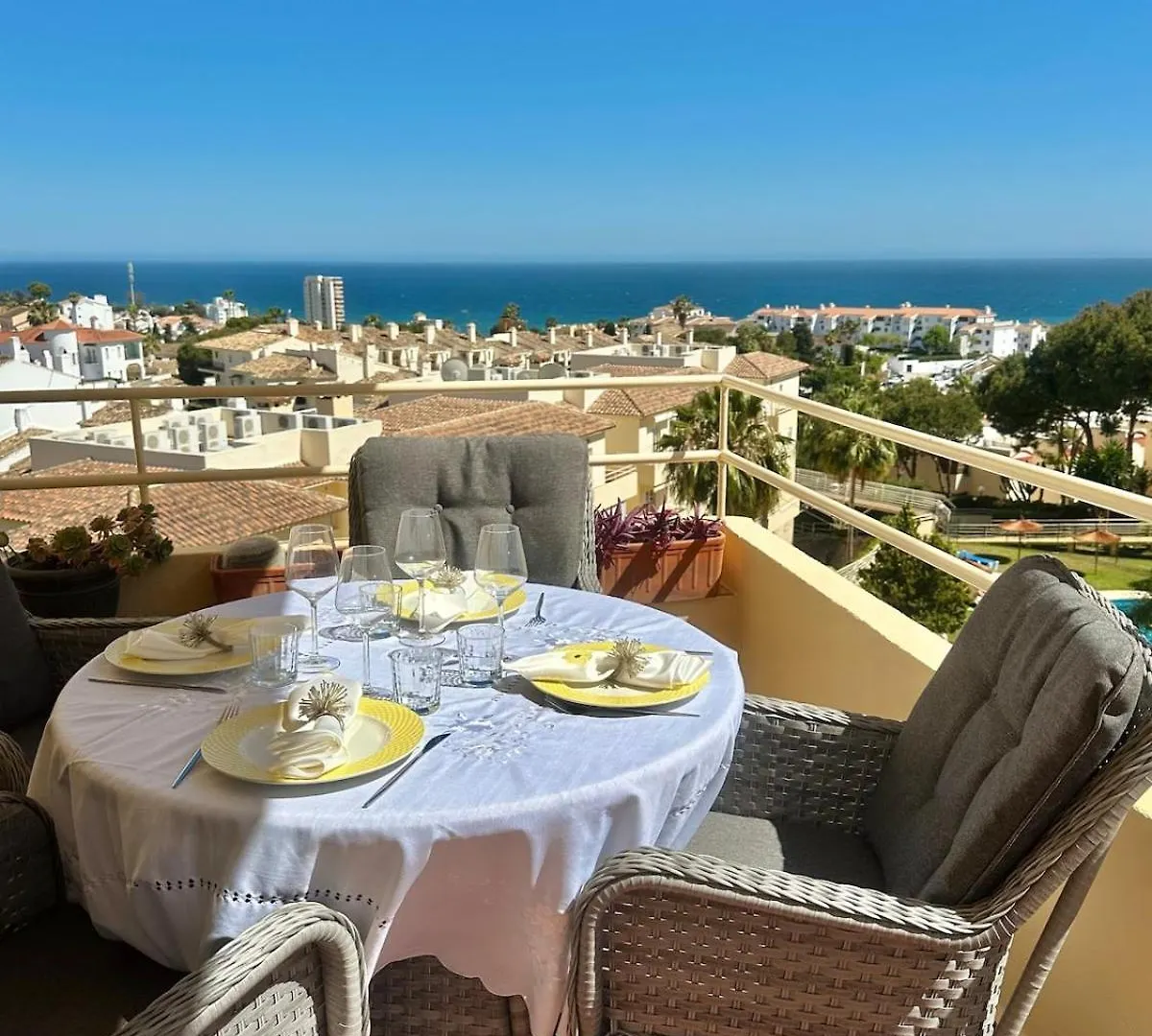 Ferienwohnung Casa Riviera, 2-Bdrm, Sea View, Pool, Parking Mijas